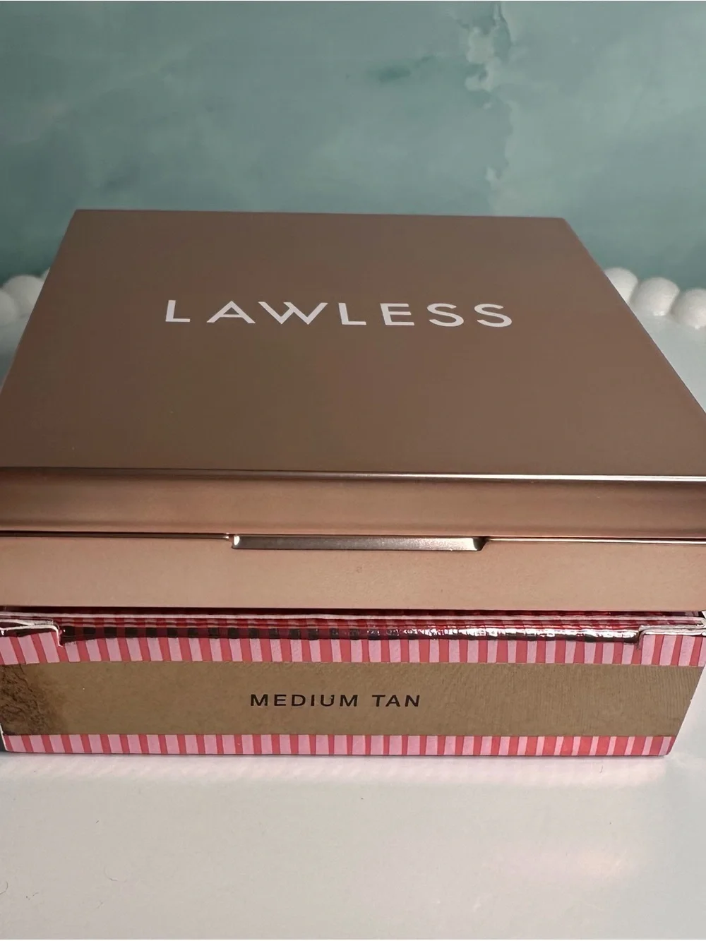 LAWLESS Skin-Smoothing Talc-Free Perfecting Powder MEDIUM TAN - NEW